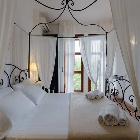 Elegance Bed and Breakfast 3*